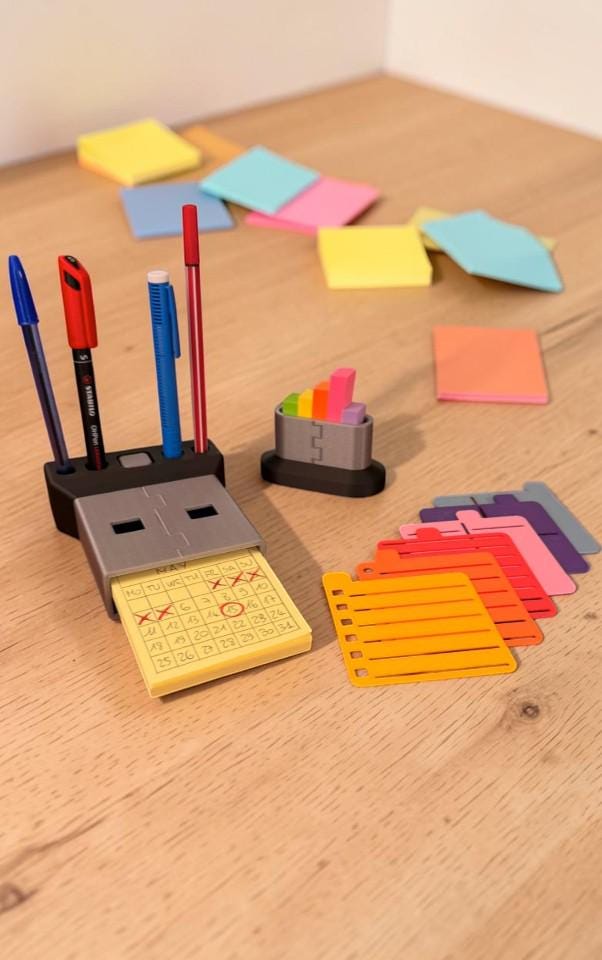 3D Printed USB Sticky Note Holder | Giant Desk Organizer, Tech Decor (Frost White)