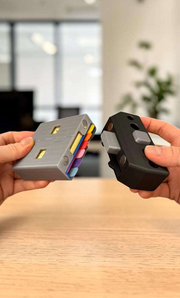 3D Printed USB Sticky Note Holder | Giant Desk Organizer, Tech Decor (Frost White)