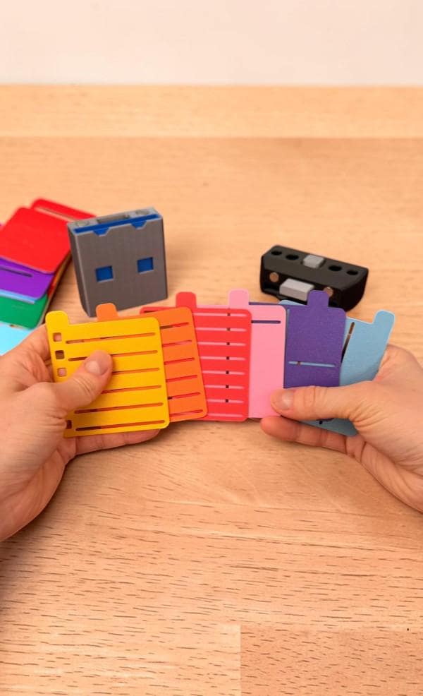 3D Printed USB Sticky Note Holder | Giant Desk Organizer, Tech Decor (Frost White)