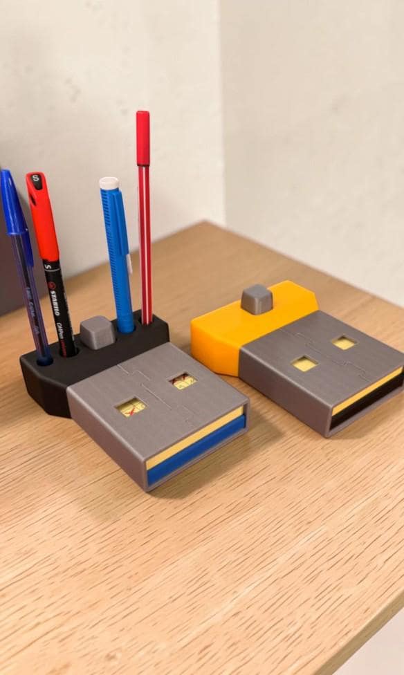 3D Printed USB Sticky Note Holder | Giant Desk Organizer, Tech Decor (Frost White)